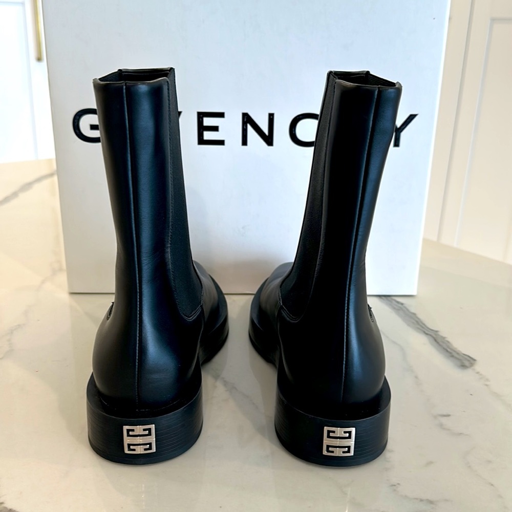 Givenchy Chelsea Boots - Picture 2 of 9